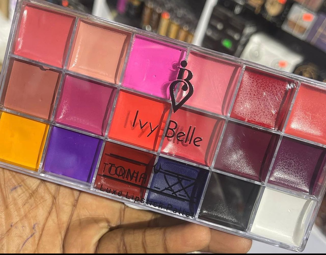 FLAWLESS IVY LIP PALLET